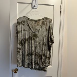 Green tie die v-neck